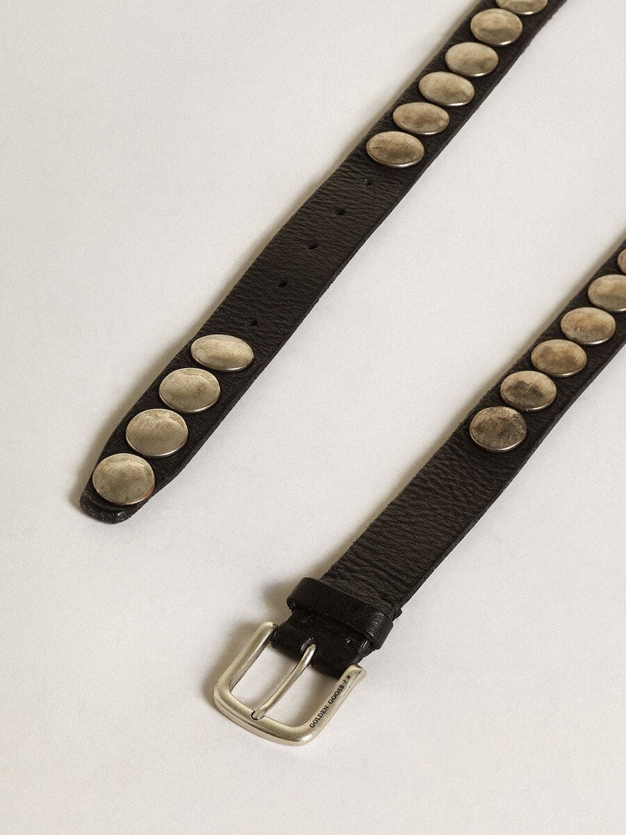 zwarte trinidad-riem van gewassen leer met studs.