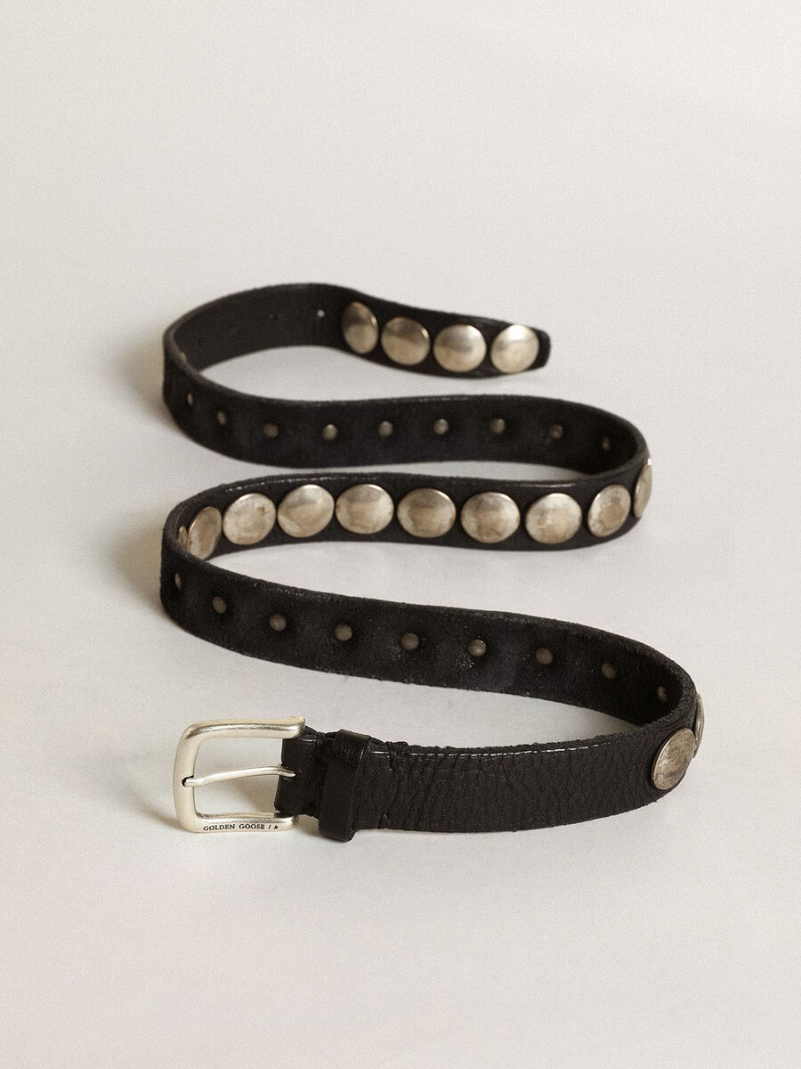 zwarte trinidad-riem van gewassen leer met studs.