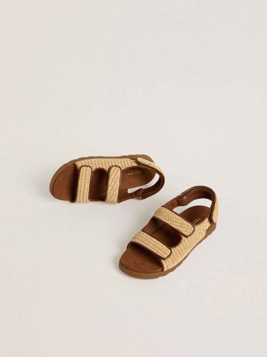 noa junior sandalen van beige raffia en bruin leer.
