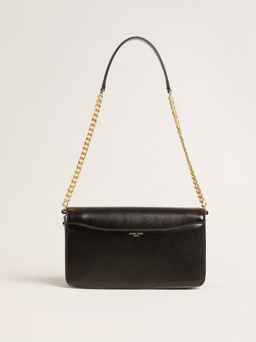 gioia-tas van zwart geribbeld leer met gouden details.