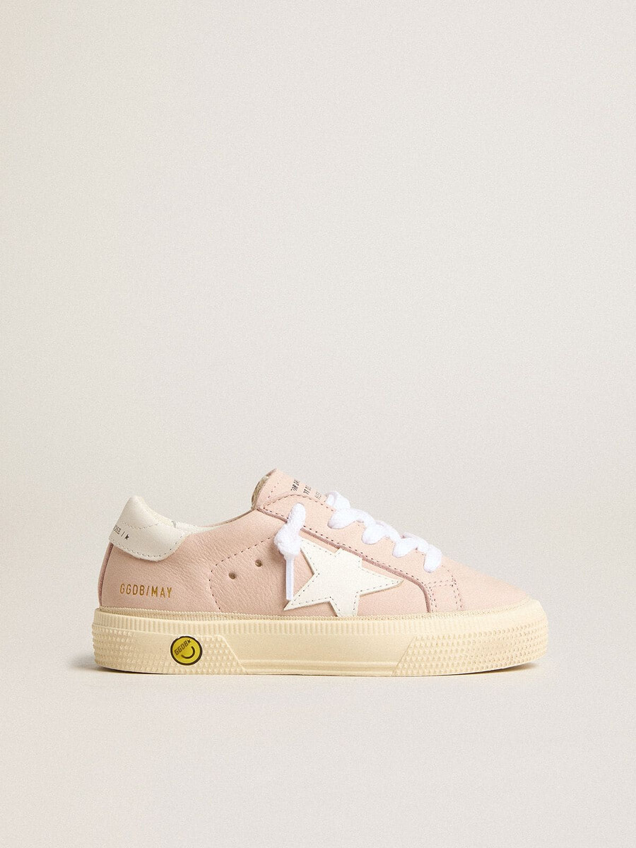 roze mei tiener met witte leren ster