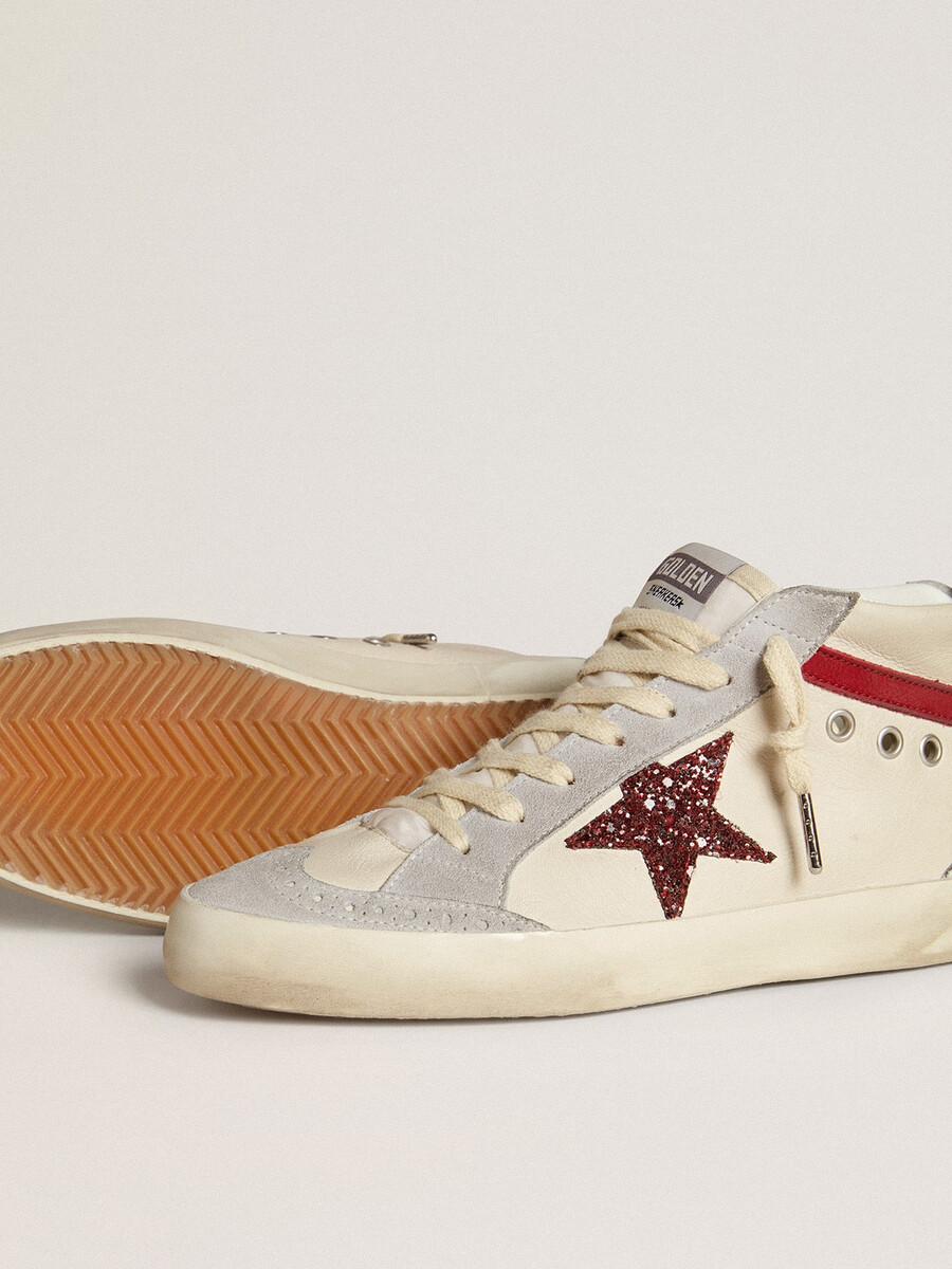 dames mid star in leer met glitterster en rode nubuck accenten.