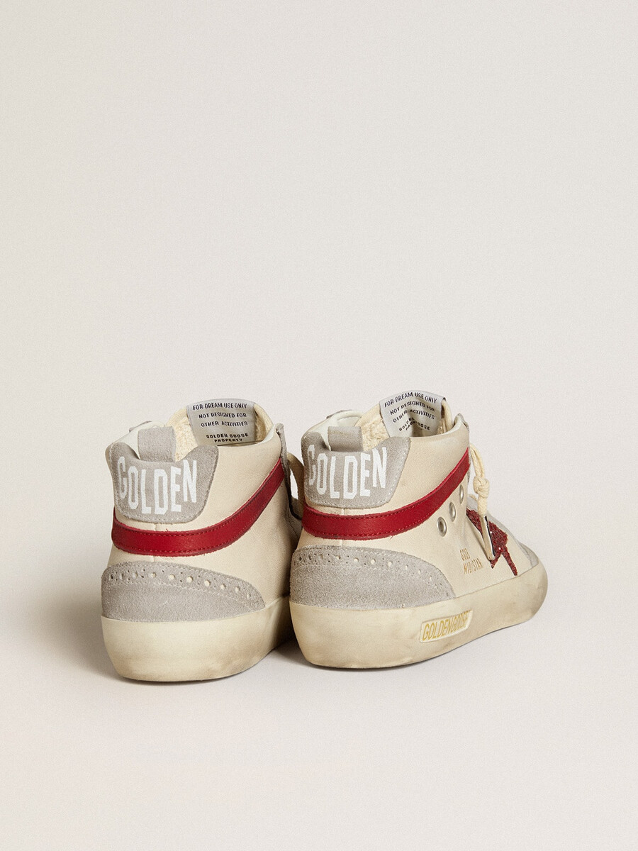 dames mid star in leer met glitterster en rode nubuck accenten.