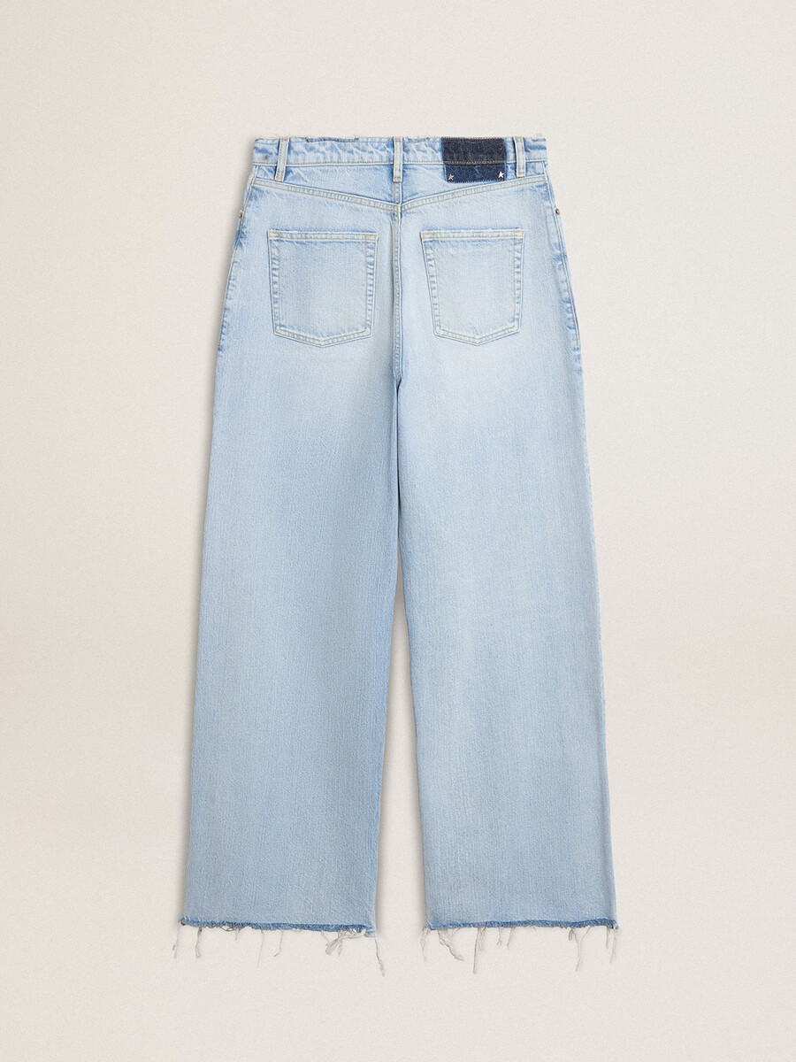 damesbroek van denim met een gedragen look.