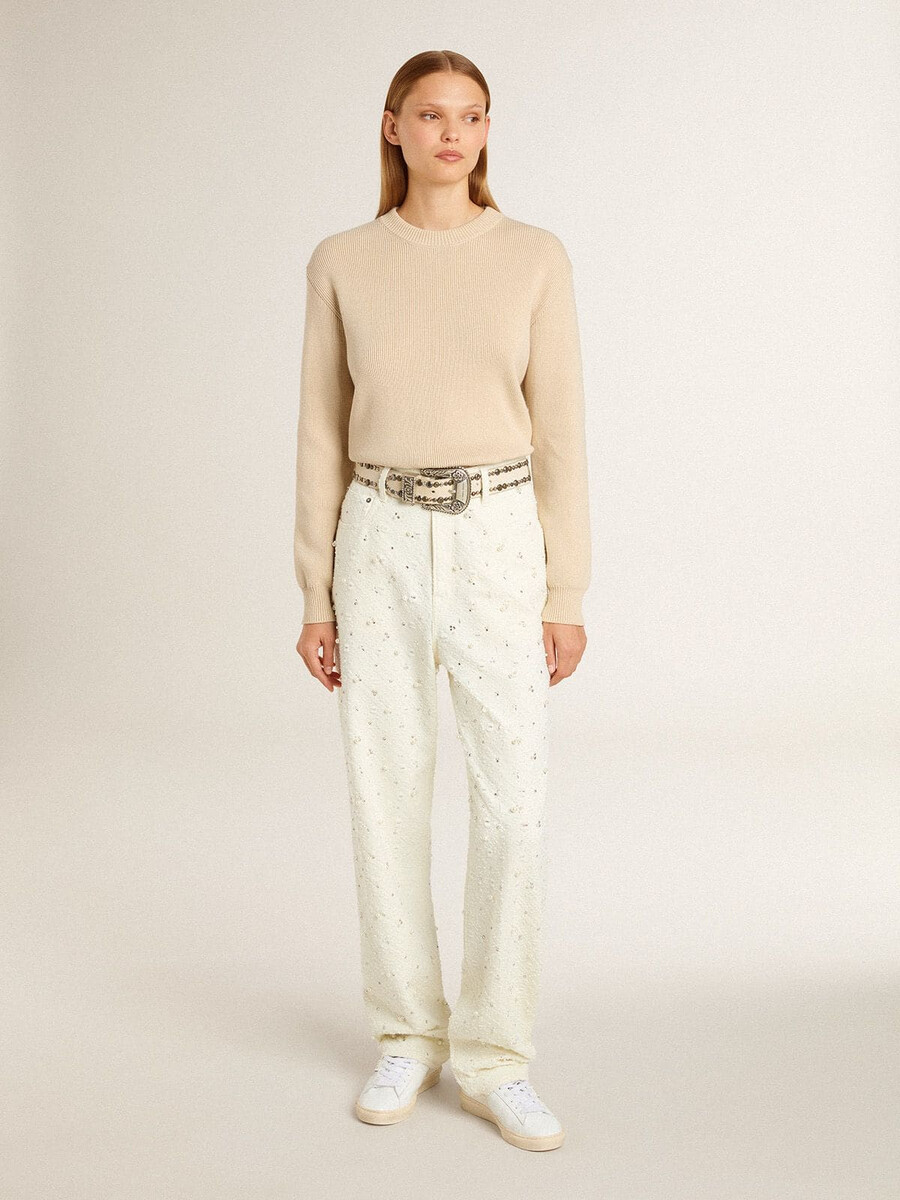 beige damestrui met golden-letters op de achterkant.