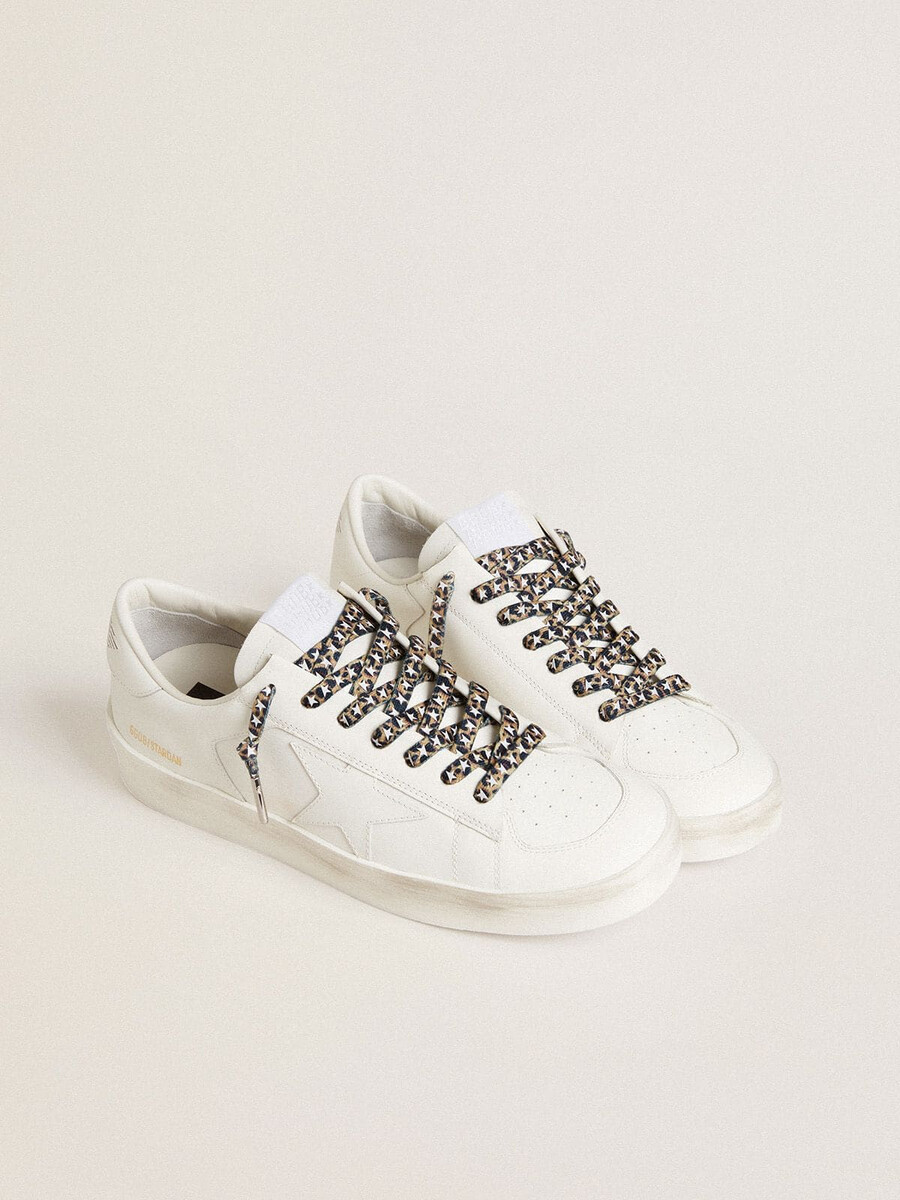 bruine veters met luipaardprint en contrasterende witte sterren.