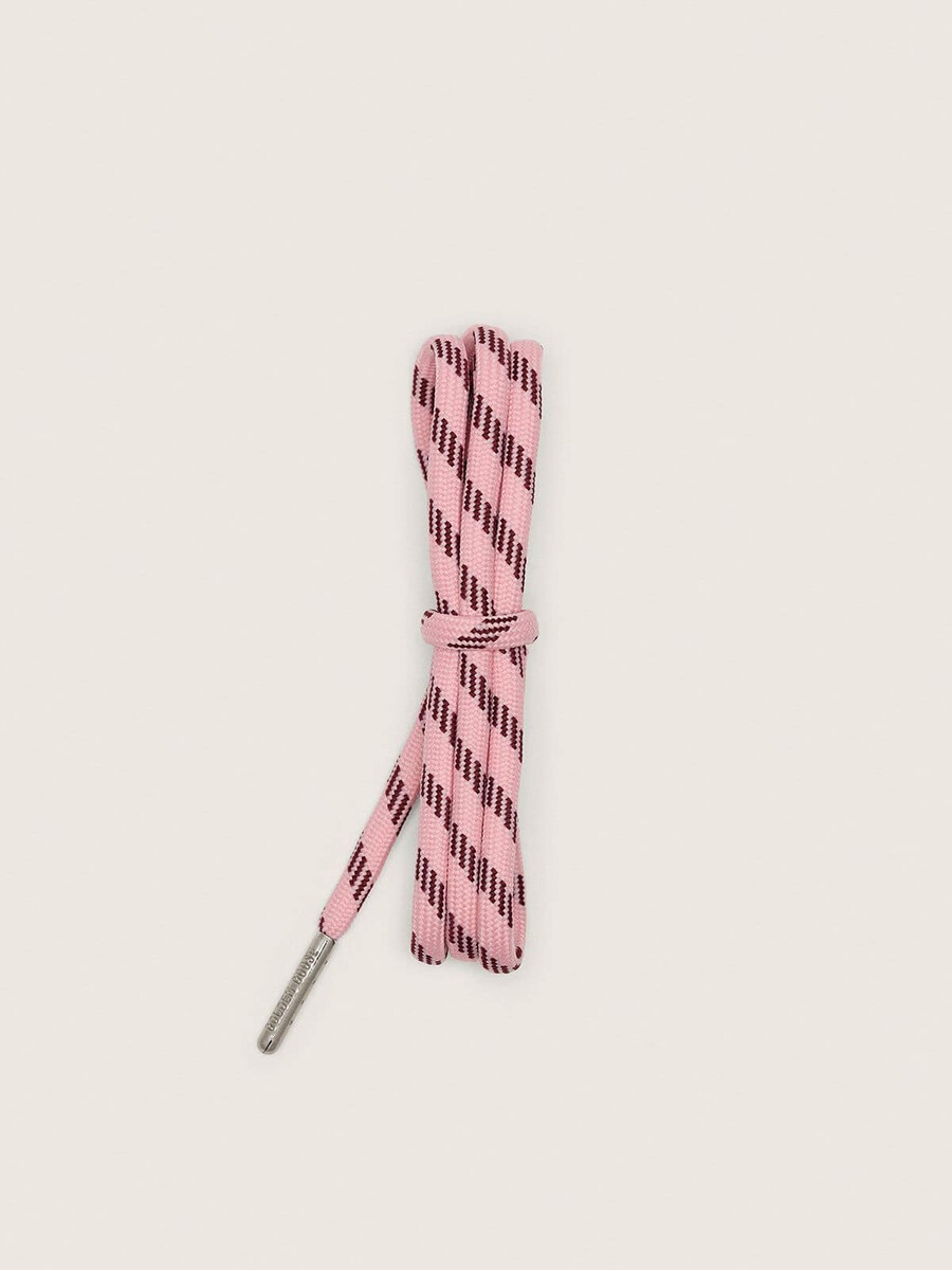roze en bordeauxrode wandelveters