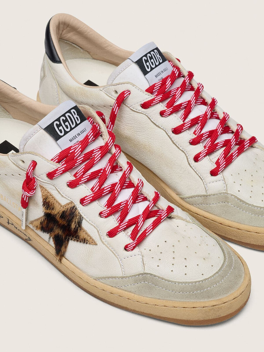 rode wandelveters met witte details