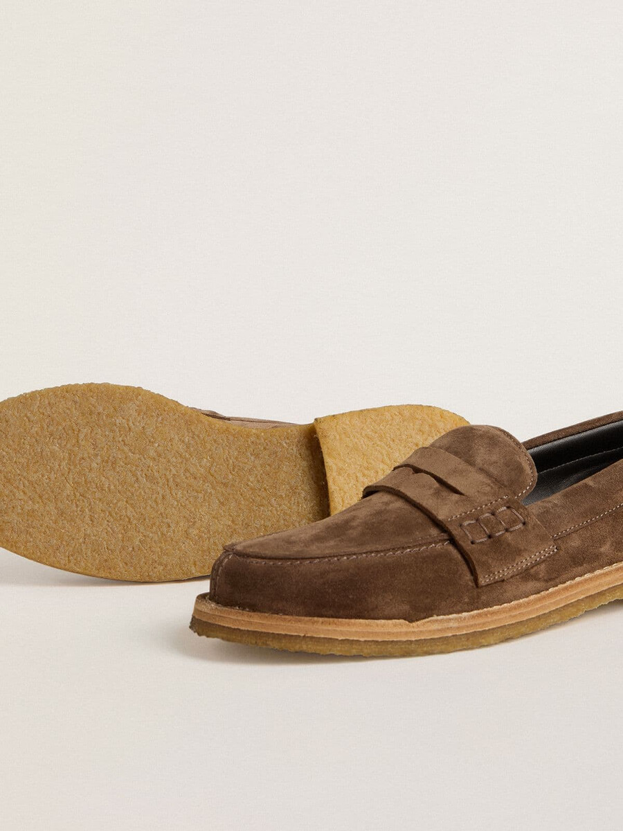 jerry loafers voor heren in duifgrijs suède.