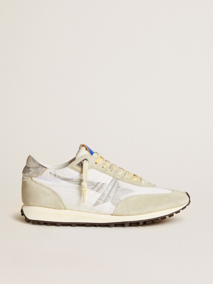 marathon herenschoen met wit nylon bovenwerk en zilveren ster.