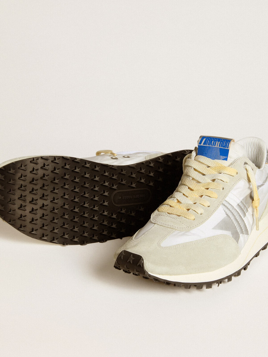 marathon herenschoen met wit nylon bovenwerk en zilveren ster.