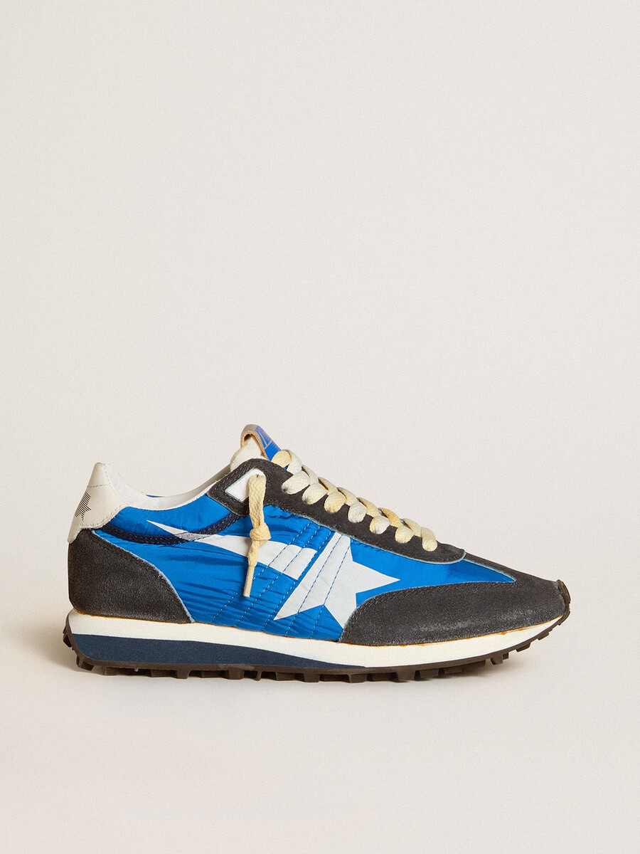 damesmarathon met blauw nylon bovenwerk en witte ster
