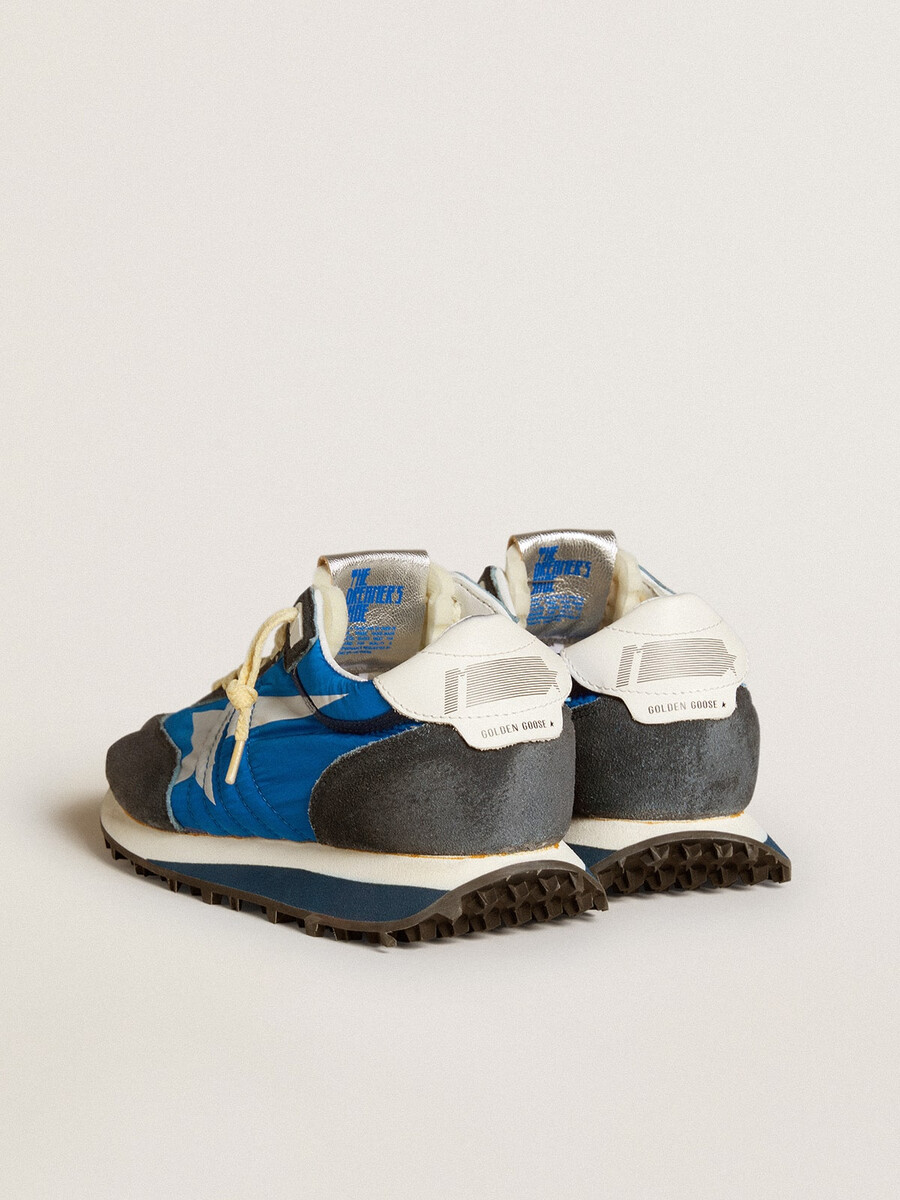 damesmarathon met blauw nylon bovenwerk en witte ster