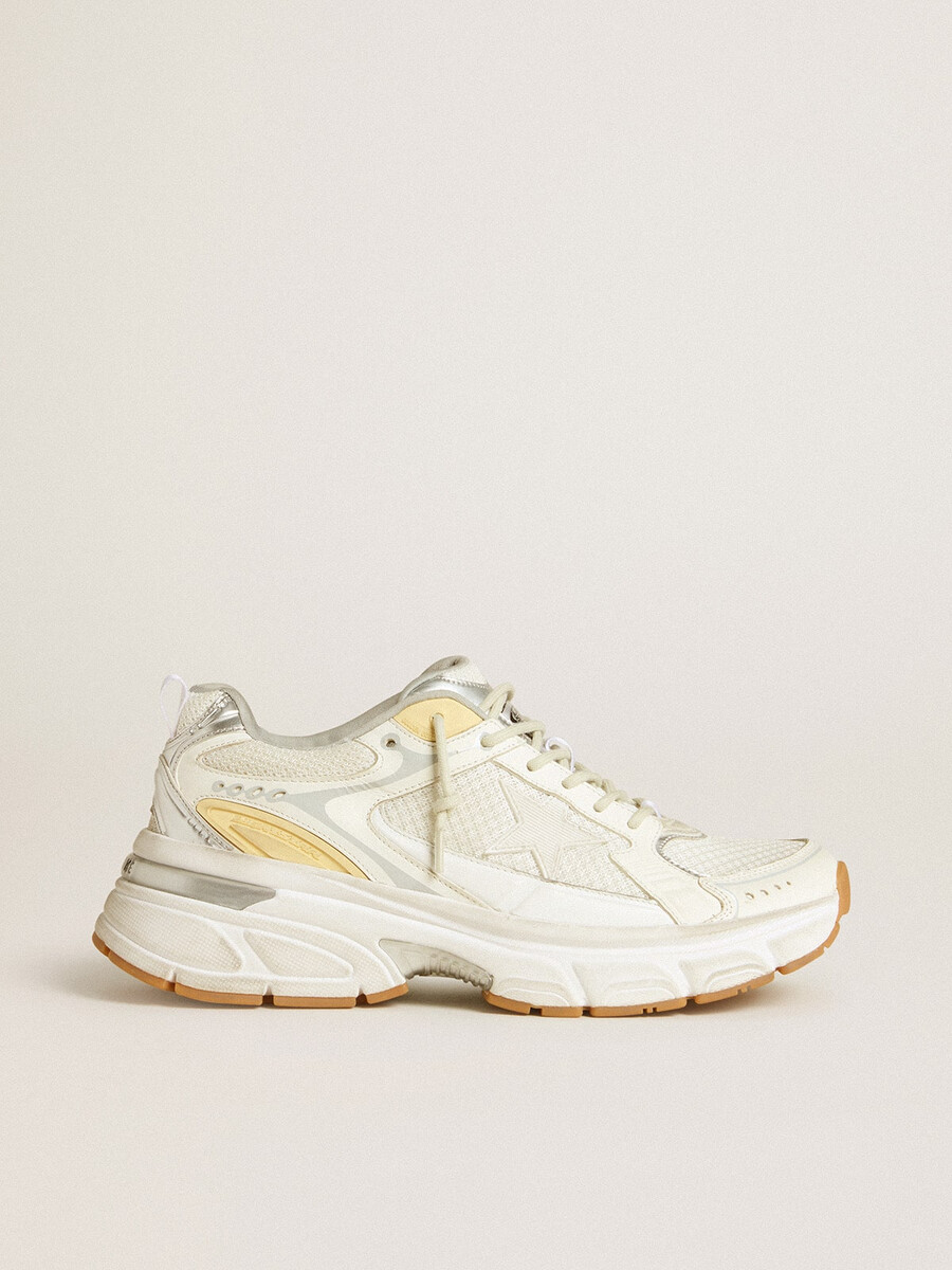 dames lightstar in wit leer en mesh met een versleten witte ster.