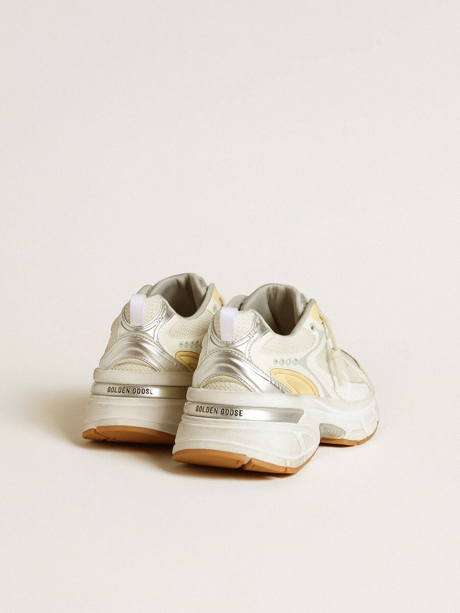 dames lightstar in wit leer en mesh met een versleten witte ster.