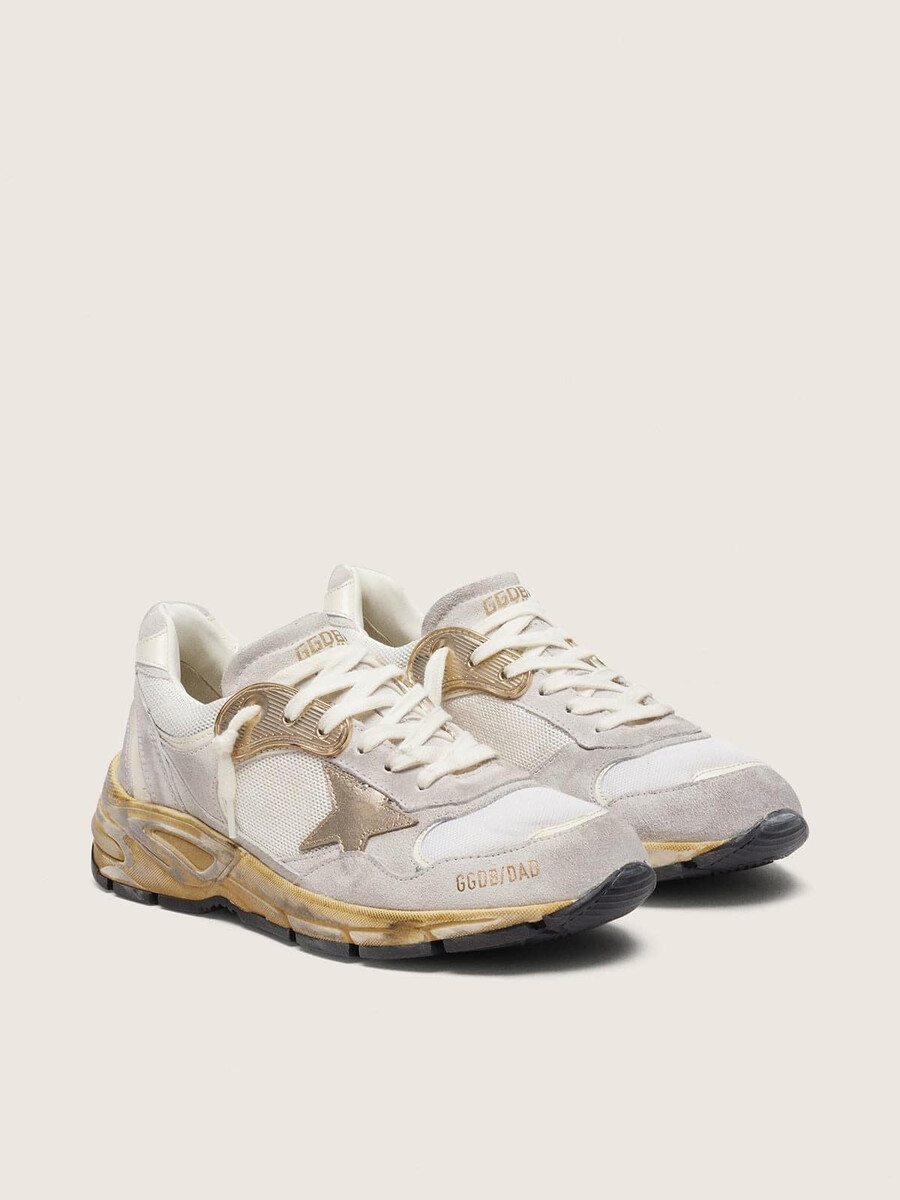 dames dad-star in mesh en wit suède met goudkleurige ster.