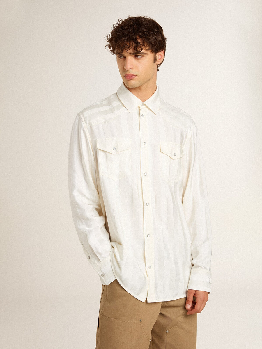 oversized versleten wit herenoverhemd met verticale strepen