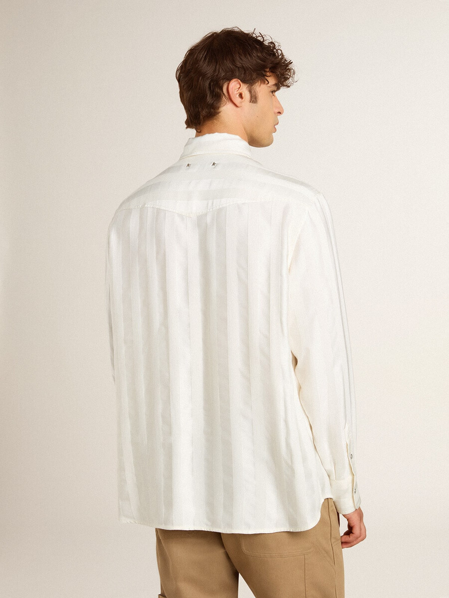 oversized versleten wit herenoverhemd met verticale strepen