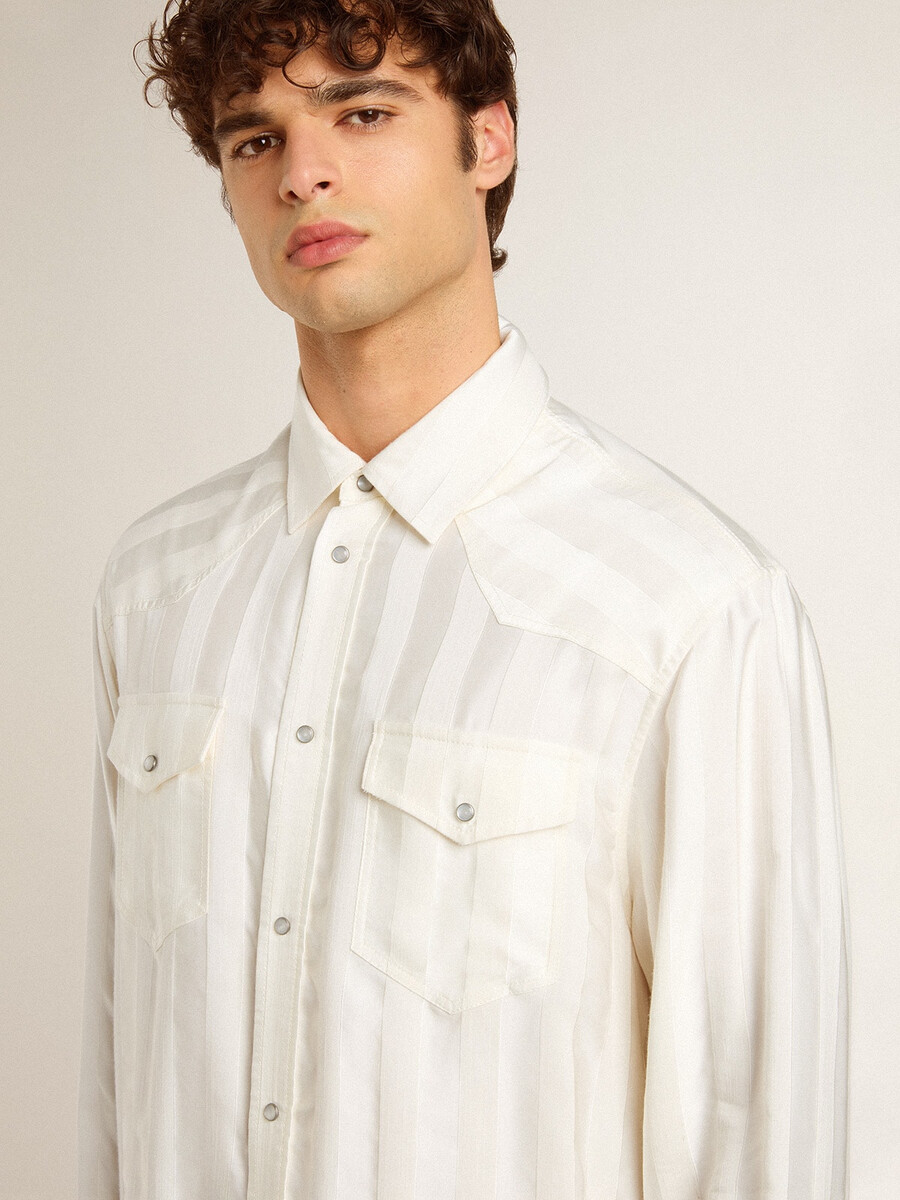 oversized versleten wit herenoverhemd met verticale strepen