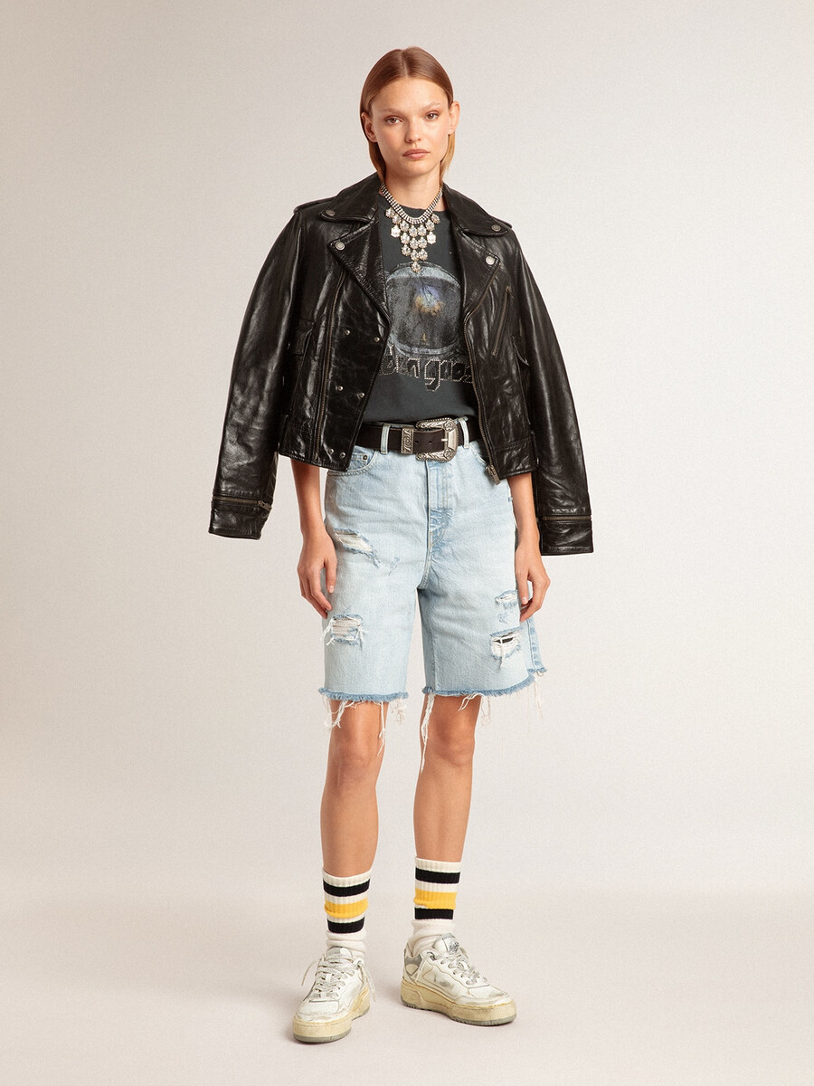 damesbermudashorts van denim met een gedragen look.