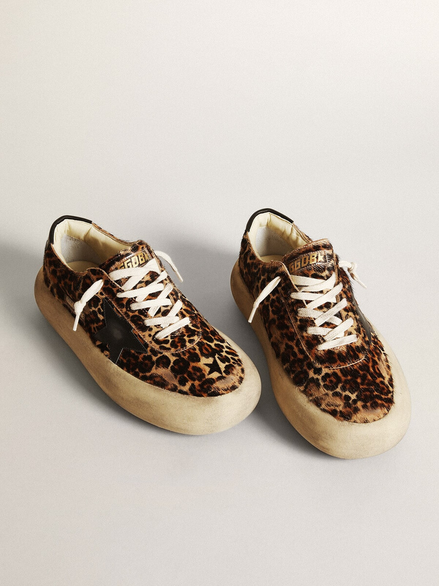 dames space-star van ponyhuid met luipaardprint en zwarte ster