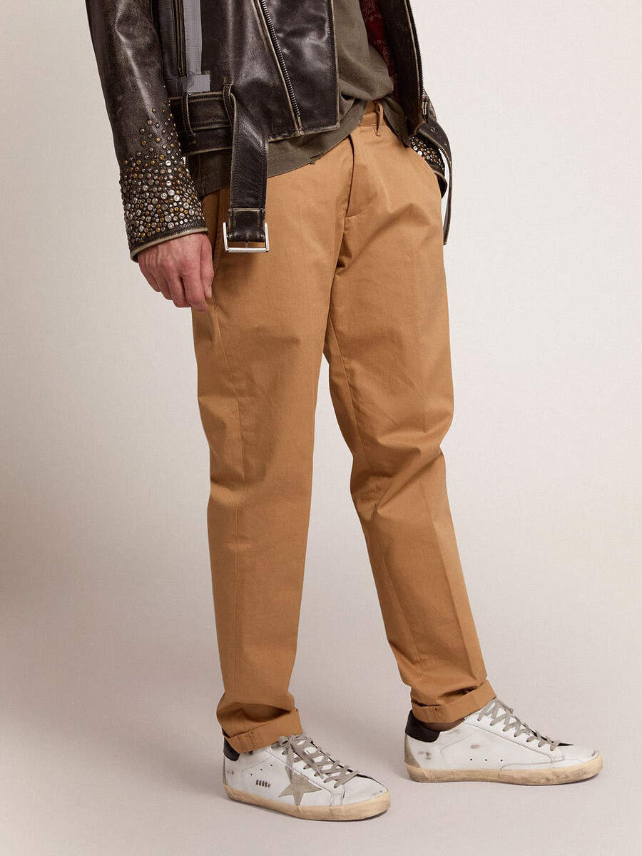 heren super-star met zwarte hielversteviging en metalen studs met letters.