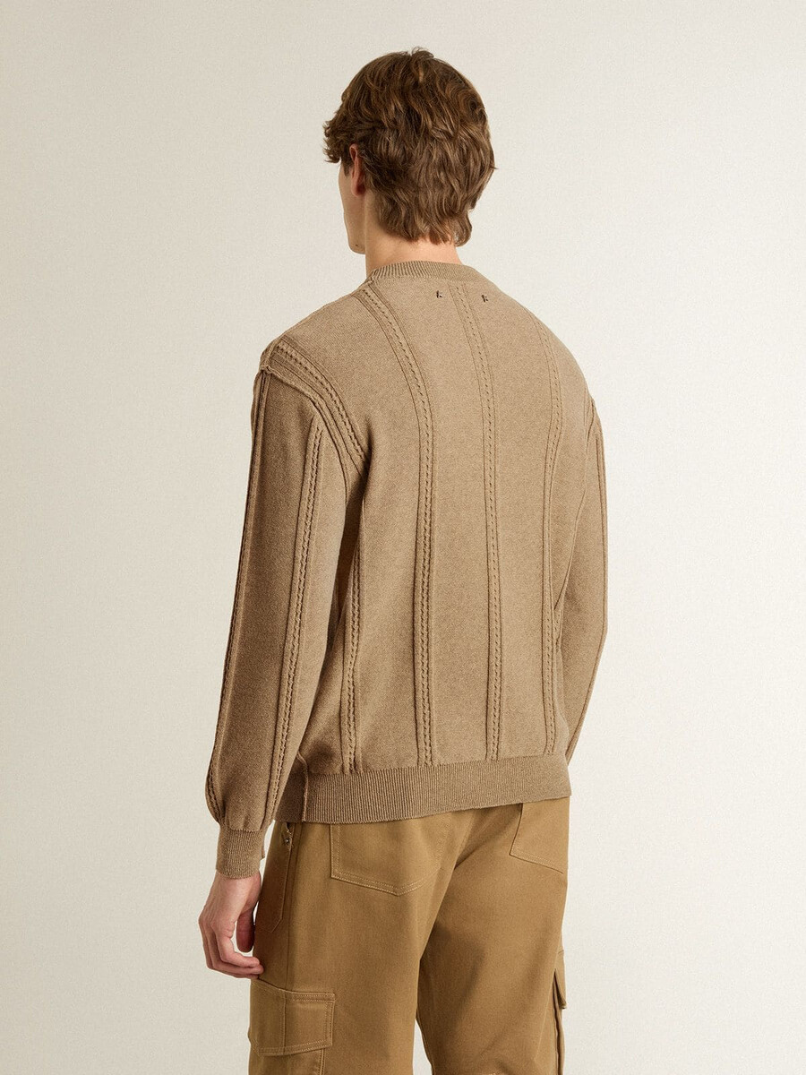 beige herentrui met geborduurd logo