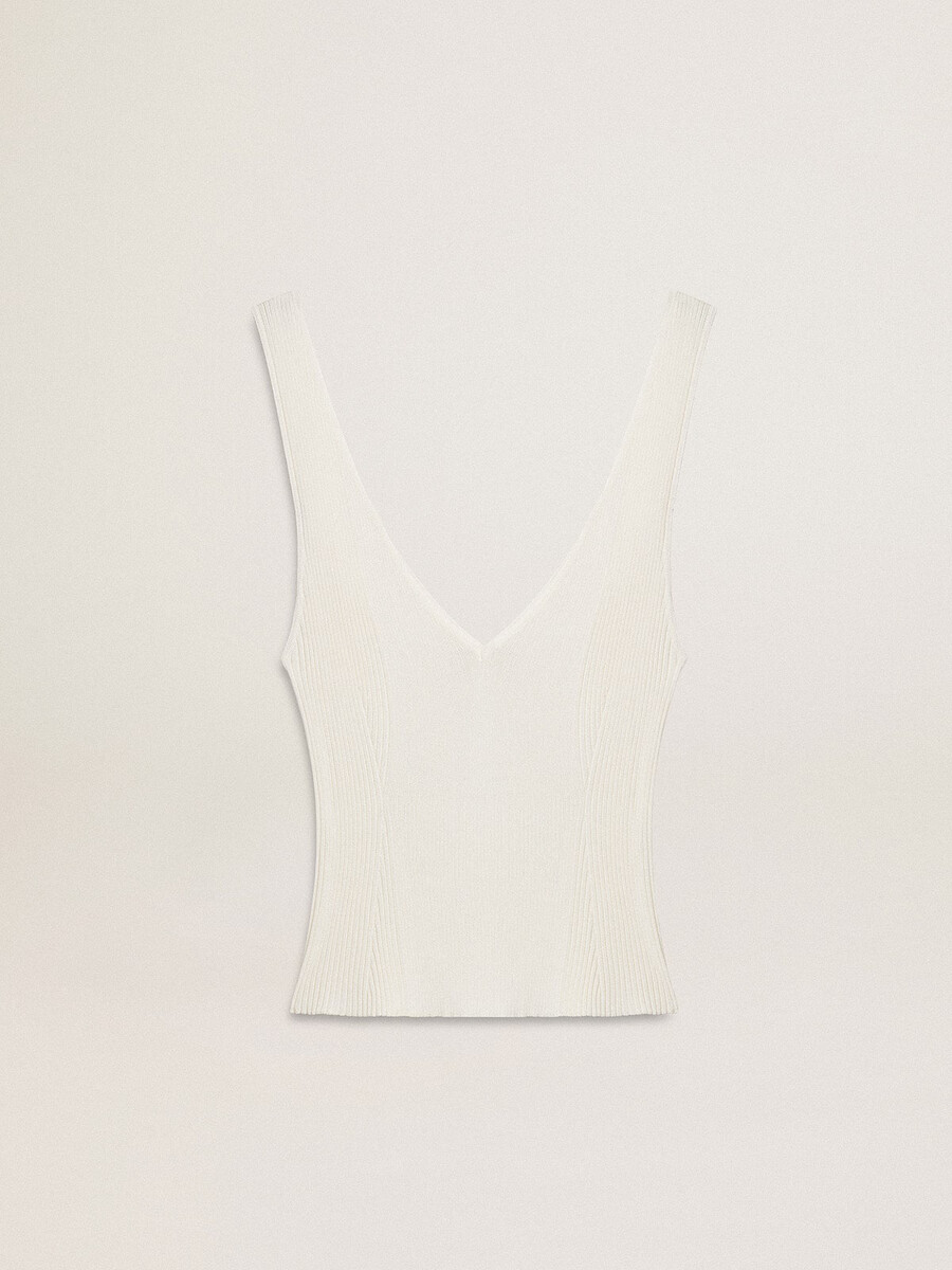 mouwloze top geborduurd met versleten witte ribbels.
