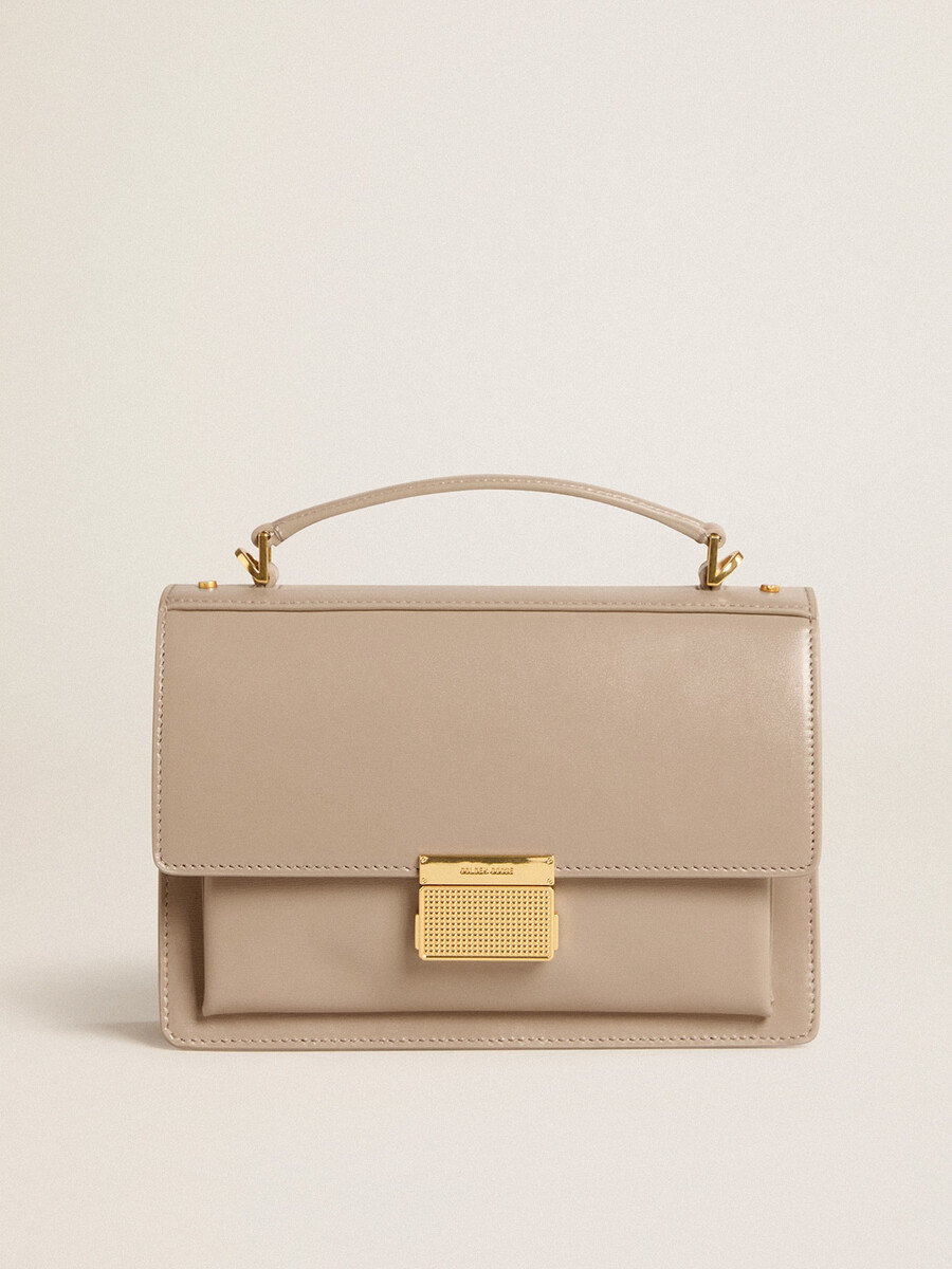 venezia-tas van beige geribbeld leer met gouden details.