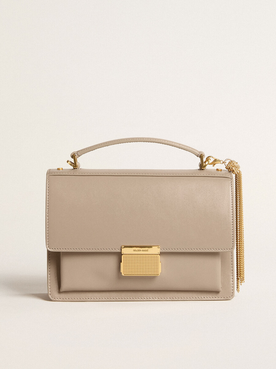 venezia-tas van beige geribbeld leer met gouden details.