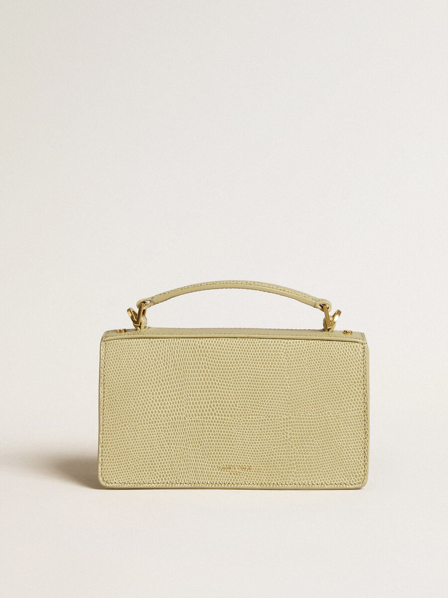 kleine venezia-tas in lichtgroen leer met pythonprint en gouden details.
